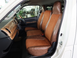 ハイエースバンDX　4WD　ディーゼル　丸目