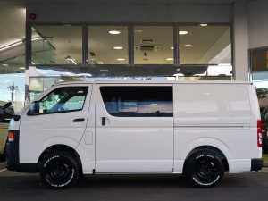 ハイエースバンDX　4WD　ディーゼル　丸目