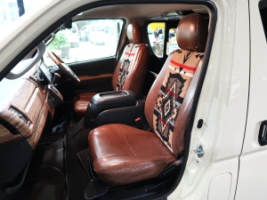 ハイエースバンディーゼル4WD　丸目カスタム　ネオクラシック