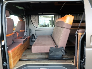 ハイエースバン車中泊　バンライフ　VANLIFE　OVERLANDER