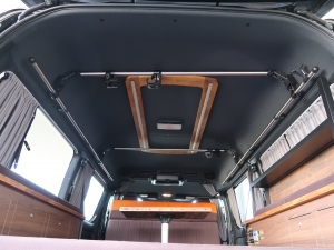 ハイエースバン車中泊　バンライフ　VANLIFE　OVERLANDER