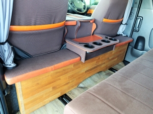ハイエースバン車中泊　バンライフ　VANLIFE　OVERLANDER