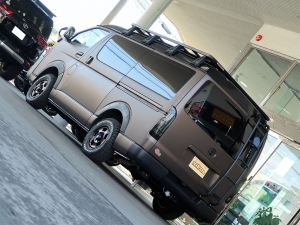 ハイエースバン車中泊　バンライフ　VANLIFE　OVERLANDER