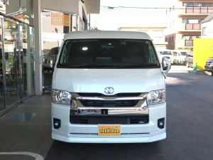ハイエースワゴン現行モデル中古車　内装架装