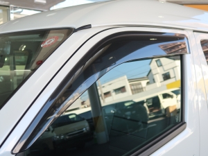 ハイエースワゴン現行モデル中古車　内装架装