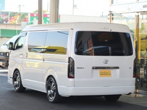 ハイエースワゴン現行モデル中古車　内装架装