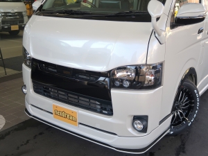 ハイエースバン5型厳選中古車　内外装フルカスタム