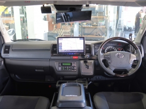 ハイエースバン5型厳選中古車　内外装フルカスタム