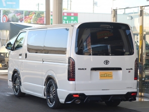 ハイエースバン5型厳選中古車　内外装フルカスタム
