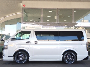 ハイエースバン5型厳選中古車　内外装フルカスタム