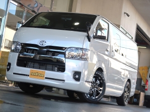ハイエースバン一部改良後新型ハイエースダークプライム2