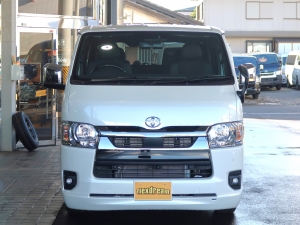 ハイエースバン一部改良後新型ハイエースダークプライム2