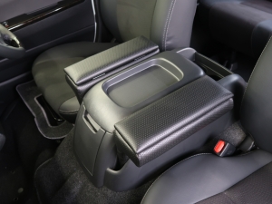 ハイエースバン一部改良後新型ハイエースダークプライム2