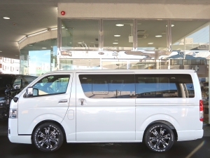 ハイエースバン一部改良後新型ハイエースダークプライム2