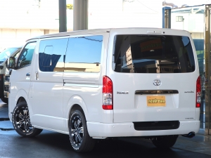 ハイエースバン一部改良後新型ハイエースダークプライム2