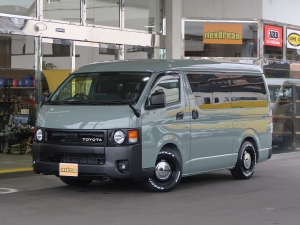 ハイエースバンワイド4WD　丸目ツートンカスタム