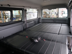 ハイエースバンワイド4WD　丸目ツートンカスタム