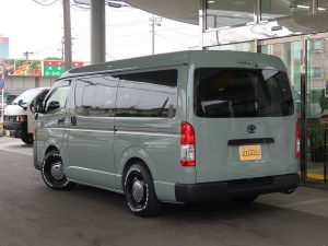 ハイエースバンワイド4WD　丸目ツートンカスタム