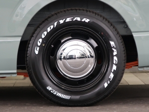 ハイエースバンワイド4WD　丸目ツートンカスタム