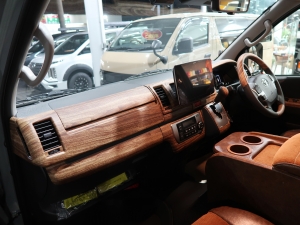 ハイエースバンディーゼル4WD　アースカラーパッケージ６Ｘ３アーバンカーキ