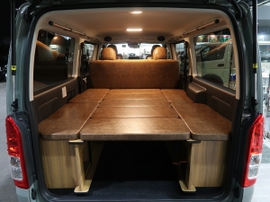 ハイエースバンディーゼル4WD　アースカラーパッケージ６Ｘ３アーバンカーキ