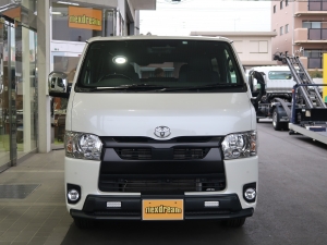 ハイエースバン高年式中古車　ダークプライム2