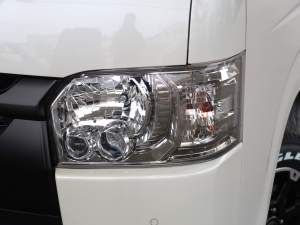 ハイエースバン高年式中古車　ダークプライム2