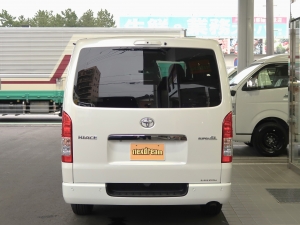ハイエースバン高年式中古車　ダークプライム2