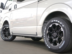 ハイエースバン高年式中古車　ダークプライム2