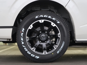 ハイエースバン高年式中古車　ダークプライム2