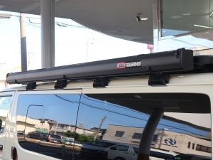 ハイエースバンスタッフカー販売開始　丸目　ツートン　LINE-X