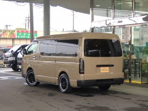 ハイエースバン一部改良後　アースカラーパッケージ4V6ベージュ