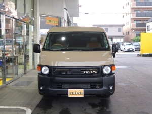 ハイエースバン一部改良後　アースカラーパッケージ4V6ベージュ