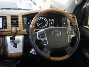 ハイエースバン高年式中古車FD-classic丸目ハイエース