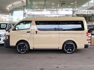 ハイエースバン一部改良後　アースカラーパッケージ4V6ベージュ