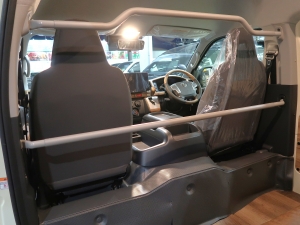 ハイエースバンスパロン　4WD　ディーゼル