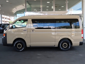 ハイエースバン一部改良後　アースカラーパッケージ4V6ベージュ
