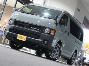 ハイエースバン一部改良後　アースカラーパッケージ６Ｘ３アーバンカーキ