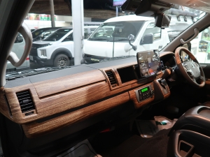 ハイエースバン一部改良後　アースカラーパッケージ６Ｘ３アーバンカーキ