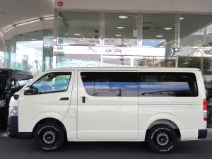 ハイエースバン特設カラーライトイエロー