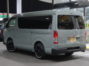 ハイエースバン一部改良後　アースカラーパッケージ６Ｘ３アーバンカーキ
