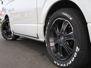 ハイエースバン厳選中古車　ベッドキット