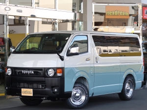 ハイエースバン丸目カスタム　ツートン塗装　ハイエース4WD