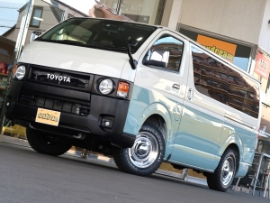 ハイエースバン丸目カスタム　ツートン塗装　ハイエース4WD