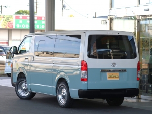 ハイエースバン丸目カスタム　ツートン塗装　ハイエース4WD