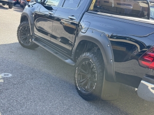 ハイラックス下取り直販カスタム済み車両
