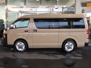 ハイエースバンワイドボディ　丸目フェイスカスタム