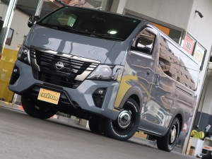 キャラバンNV350　キャラバン　マルチベットポール式テーブル付