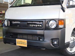 ハイエースワゴンパールホワイト　丸目フェイス　FDベッドキット