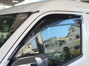 ハイエースワゴンパールホワイト　丸目フェイス　FDベッドキット